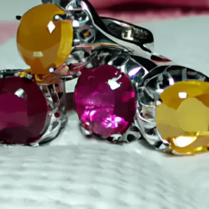 anillos con piedras de colores
