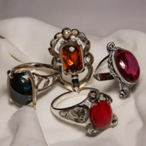 anillos con piedras preciosas